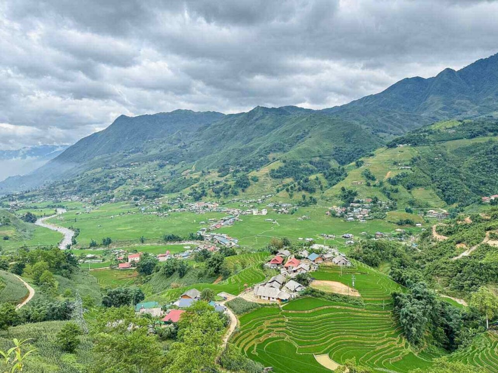 Along the trails, you’ll pass by majestic rice terraces, layered like giant stairways climbing the hillsides